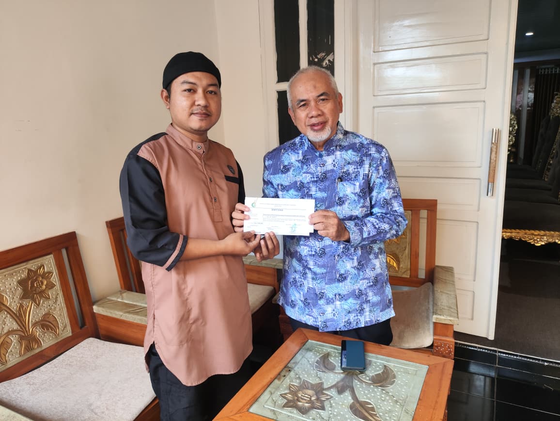 تضافر الجهود في بناء الأمة: حكومة منطقة "بانتاينج" تقدم مساعدات مالية لمسجد معهد النواوي الإسلامي